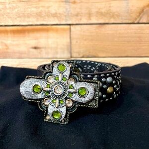 NWOT belt buckle. Beautiful piece!